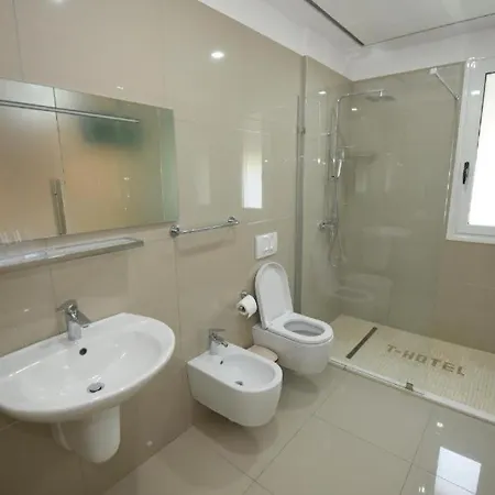 Lusini Hotel Vlorë